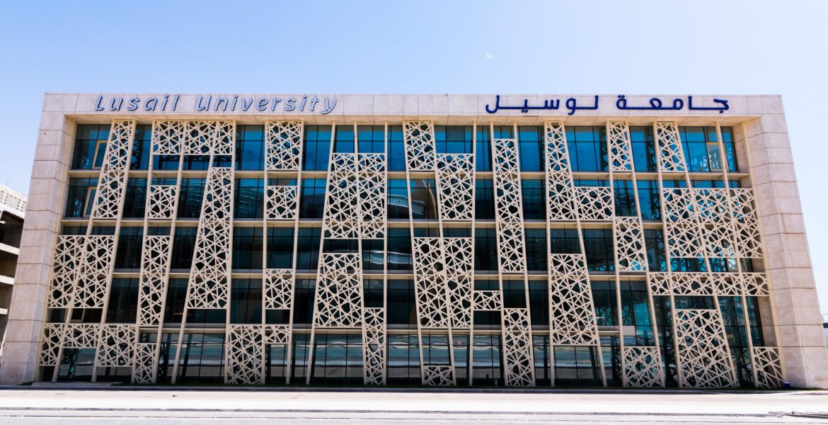 لحق التسجيل في منحة جامعة لوسيل للدراسة مجاناً في قطر 2025 مجاناً 